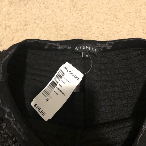 4 pairs of barely worn shorts - Picture 4 of 6